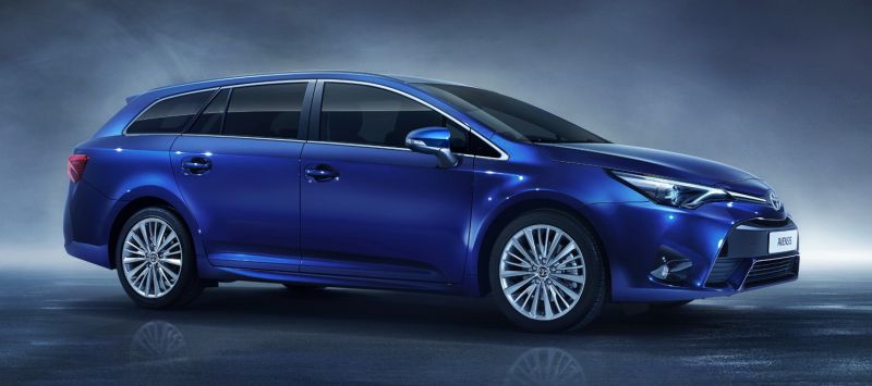 avensis_studio_08_dpl_2015_7-8_blue_2_